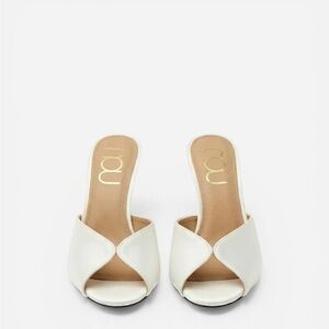 NWT Shop Nou The Mule Ivory Heel